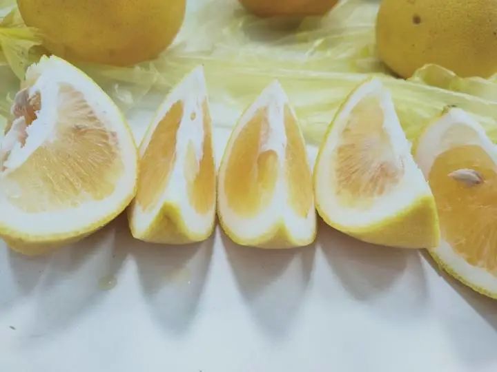 DƬ